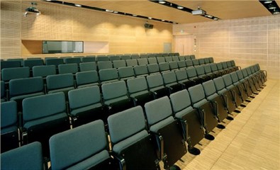 學(xué)校報(bào)告廳座椅與報(bào)告廳家具解決方案 一站式服務(wù)與規(guī)模化生產(chǎn)優(yōu)勢